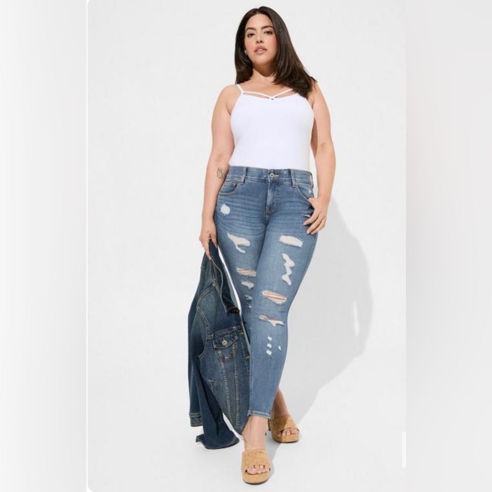 BNWT Torrid Bombshell Skinny Jeans 12R